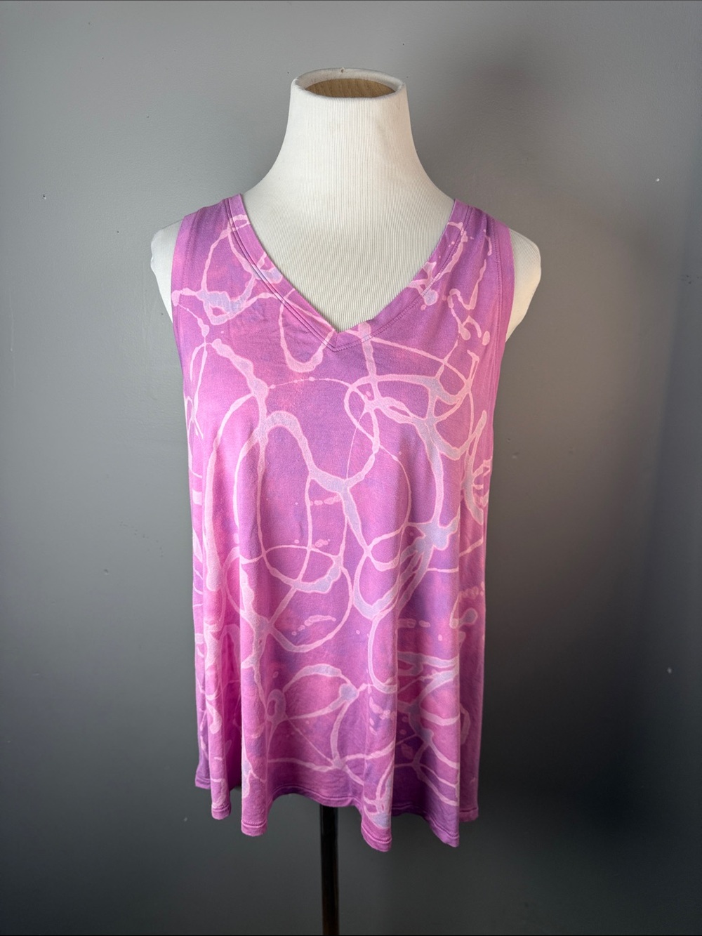 V-Neck Sleeveless Tank Top in Pink Swirl Print